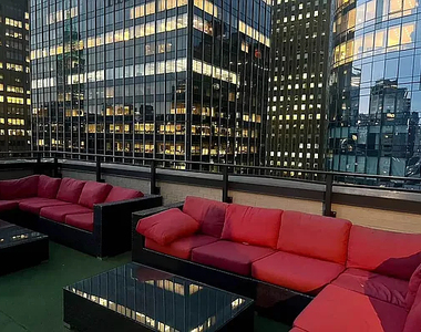 222 East 39th Street - Photo Thumbnail 2