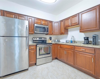 210 Ne 40th Street - Photo Thumbnail 1