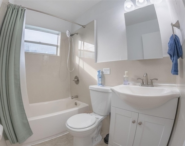 210 Ne 40th Street - Photo Thumbnail 2
