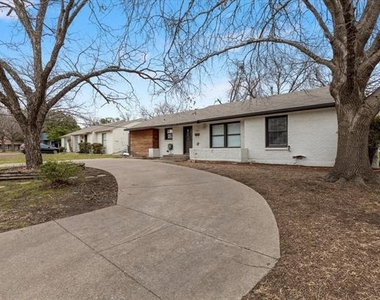 4009 Anita Avenue - Photo Thumbnail 3