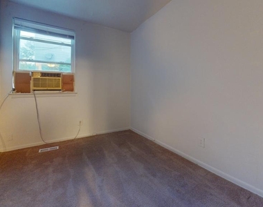 717 Red Lion Road - Photo Thumbnail 4
