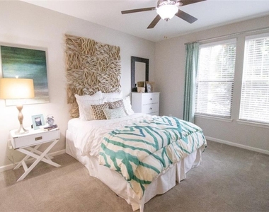 30 Laurel Canyon Village Circle - Photo Thumbnail 4
