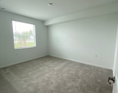 15275 Green Acres Avenue - Photo Thumbnail 4