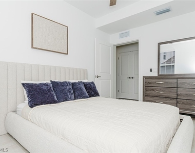 5661 Melbourne Court - Photo Thumbnail 17