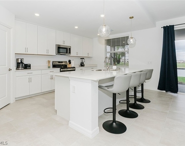 5661 Melbourne Court - Photo Thumbnail 6