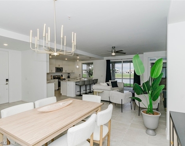 5661 Melbourne Court - Photo Thumbnail 4