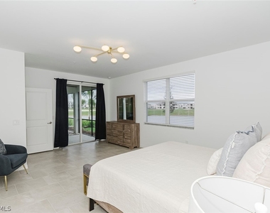 5661 Melbourne Court - Photo Thumbnail 9