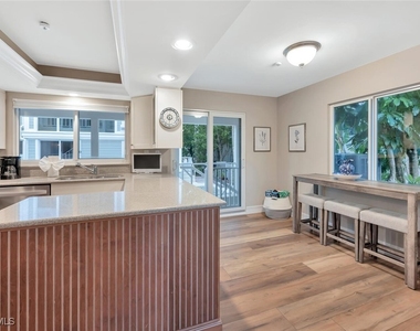 180 6th Avenue S - Photo Thumbnail 10
