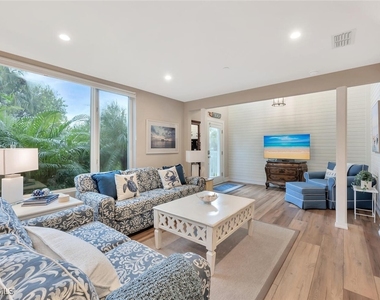 180 6th Avenue S - Photo Thumbnail 3