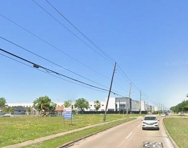 15150 South Post Oak Road - Photo Thumbnail 4