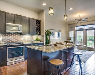 4139 Bellaire Boulevard - Photo Thumbnail 4