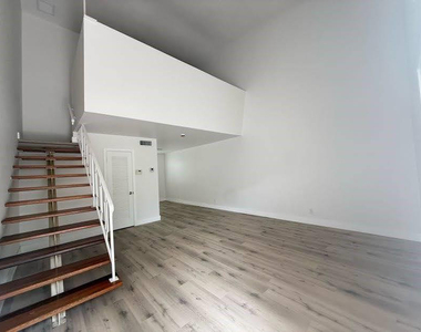 811 E Broward Boulevard - Photo Thumbnail 5
