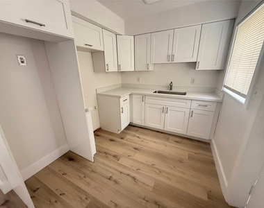 811 E Broward Boulevard - Photo Thumbnail 3