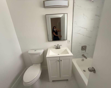 811 E Broward Boulevard - Photo Thumbnail 4