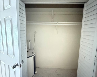 835 Ne 18th Court - Photo Thumbnail 4