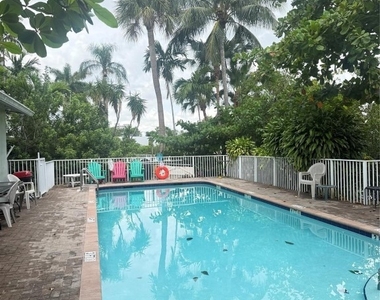 835 Ne 18th Court - Photo Thumbnail 2