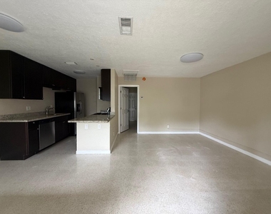 835 Ne 18th Court - Photo Thumbnail 7