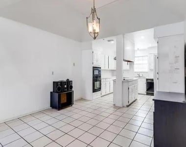5910 Buffridge Trail - Photo Thumbnail 17