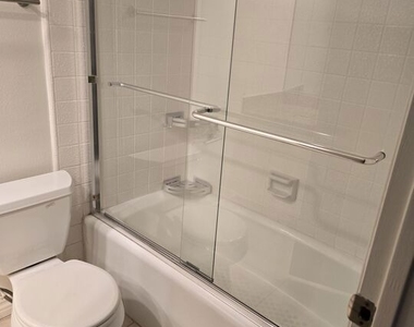 4444 Wilshire Boulevard - Photo Thumbnail 18