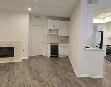 4444 Wilshire Boulevard - Photo Thumbnail 12