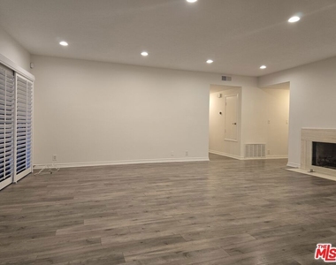 4444 Wilshire Boulevard - Photo Thumbnail 24