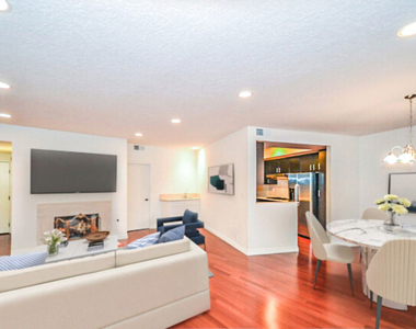 4444 Wilshire Boulevard - Photo Thumbnail 1