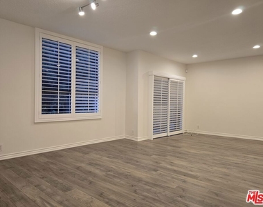 4444 Wilshire Boulevard - Photo Thumbnail 23