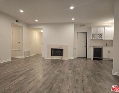 4444 Wilshire Boulevard - Photo Thumbnail 25