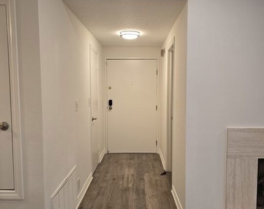 4444 Wilshire Boulevard - Photo Thumbnail 13