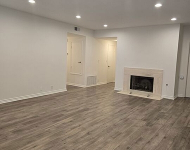 4444 Wilshire Boulevard - Photo Thumbnail 11