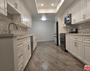 4444 Wilshire Boulevard - Photo Thumbnail 22