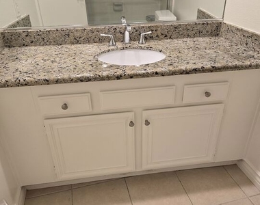 4444 Wilshire Boulevard - Photo Thumbnail 17