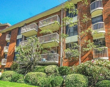 4444 Wilshire Boulevard - Photo Thumbnail 2
