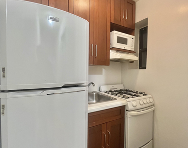 East 85th Street - Photo Thumbnail 1