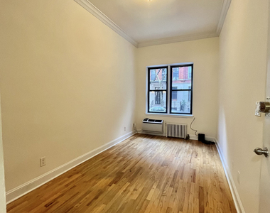 East 85th Street - Photo Thumbnail 3