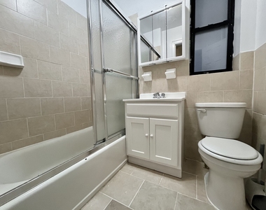 West 204th Street - Photo Thumbnail 4