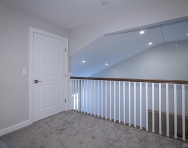 166 Sutton Court - Photo Thumbnail 12