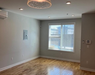 2039 N College Avenue - Photo Thumbnail 14