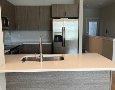 2039 N College Avenue - Photo Thumbnail 9