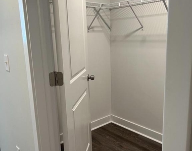 2039 N College Avenue - Photo Thumbnail 18