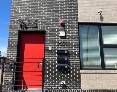 2039 N College Avenue - Photo Thumbnail 1