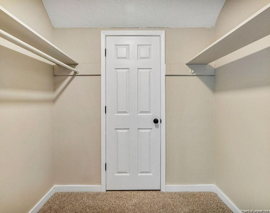 417 Watergap Drive - Photo Thumbnail 15