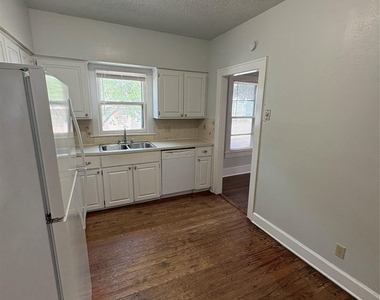 915 W 29th St - Photo Thumbnail 11
