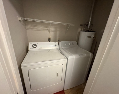 915 W 29th St - Photo Thumbnail 12
