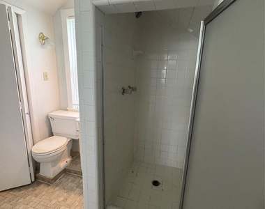 915 W 29th St - Photo Thumbnail 15