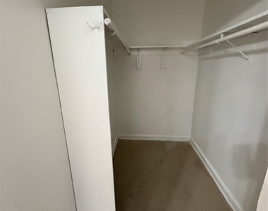 915 W 29th St - Photo Thumbnail 9