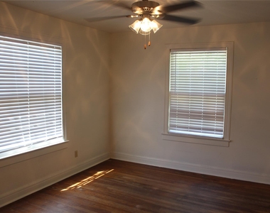 2309 Shoal Creek Blvd - Photo Thumbnail 15