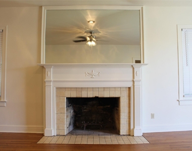 2309 Shoal Creek Blvd - Photo Thumbnail 4