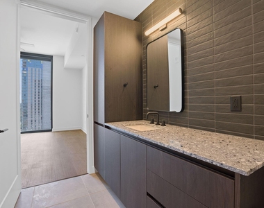 84 East Ave - Photo Thumbnail 12
