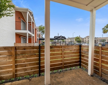 8701 Town Park Drive - Photo Thumbnail 10